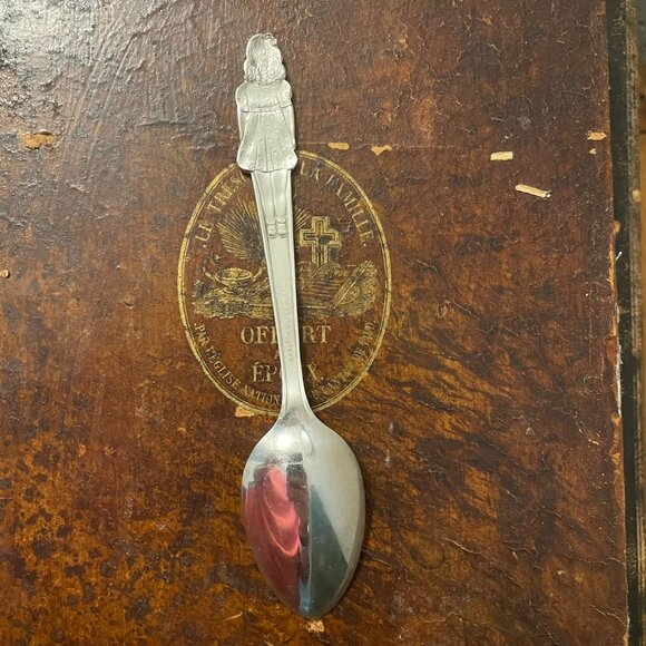 Collectible Set of Dionne Quintuplets Spoons - Picture 10 of 14